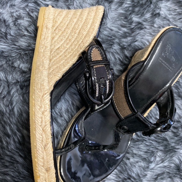 Authentic Burberry Women's Black and Tan Sandals wedge Espadrille Size 4… - Picture 3 of 4
